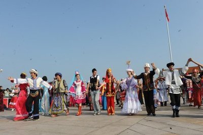 载歌载舞