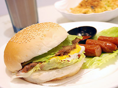 饱餐