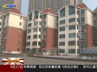 紧挨