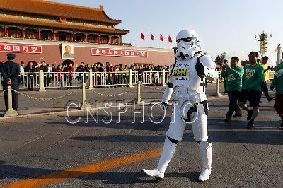 奇装