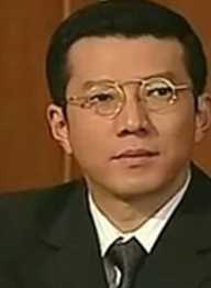 英伟