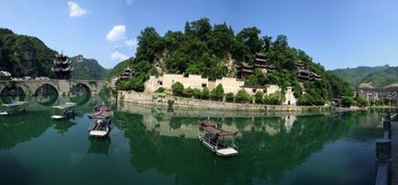 颇似